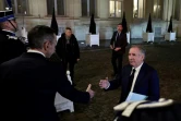 Le ministre de l'Intérieur sortant Bruno Retailleau (g) accueille le nouveau Premier ministre François Bayrou pour une réunion de crise sur la situation à Mayotte touchée par le cyclone Chido, le 14 décembre 2024 à Paris