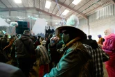 Des participants à une fête sauvage du Nouvel an dans un hangar désaffecté à Lieuron (environ 40 km au sud de Rennes), le 1er janvier 2021