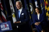 Kamala Harris écoute Joe Biden, candidat démocrate à la présidentielle américaine dont elle est la colistière, le 12 août 2020 à Wilmington, dans le Delaware