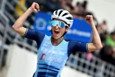 La joie de la Britannique Lizzie Deignan, victorieuse de la 1ère édition féminine de Paris-Roubaix, le 2 octobre 2021, disputée entre Denain et Roubaix