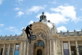 Une démonstration de BMX devant le Petit Palais, le 23 juin 2017 à Paris