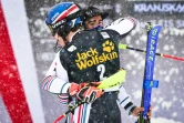 Le Français Clément Noël, vainqueur du slalom de Coupe du monde, félicite son compatriote Victor Muffat-Jeandet (2e), le 14 mars 2021 à Kranjska Gora (Slovénie
