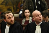 Les avocats de Salah Abdeslam, Sven Mary (d) et Romain Delcoigne (g), au Palais de Justice de Bruxelles, le 5 février 2018