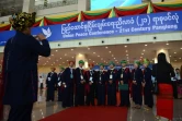 Des membres de l'ethnie pao, venus du sud de la Birmanie, participent à la conférence de paix ouverte le 31 août 2016 à Naypyidaw