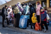 Des réfugiés ukrainiens dans une gare de Pologne, le 17 mars 2022