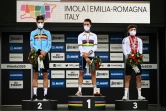 Le podium de la course élite des Mondiaux de cyclisme à Imola: (de gauche à droite) Wout van Aert, le champion Julian Alaphilippe et Marc Hirschi, le 27 septembre 2020