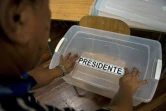 Une urne électorale dans un bureau de vote à Santiago, le 15 décembre 2017 