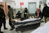 Un Palestinien blessé transporté à l'hôpital de Rafah dans le sud de la bande de Gaza, le 17 février 2018