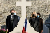 Emmanuel Macron et sa femme Brigitte se recueillent devant la tombe du général de Gaulle, le 9 novembre 2020 à Colombey-les-deux-Eglises