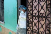 Un membre de Médecins sans Frontières quitte la maison d'un malade du Covid-19 à Ilopango, le 30 juillet 2020