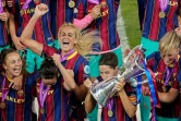 La joie de la Française Kheira Hamraoui (3e g), après avoir remporté avec Barcelone, la finale de la Ligue des Champions face  à Chelsea (4-0), le 16 mai 2021 à Gôteborg