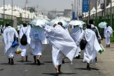 Des pèlerins musulmans arrivent à Mina, près de la Grande Mosquée de La Mecque, au deuxième jour du hajj, le 26 juin 2023 en Arabie saoudite