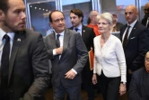 Le président François Hollande et la secrétaire générale sortante de la Confédération européenne des syndicats (CES), Bernadette Ségol, à la Mutualité à Paris le 29 septembre 2015