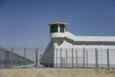 Une tour de guet d'un complexe supposé héberger un centre de détention près de Hotan, au Xinjiang, le 31 mai 2019