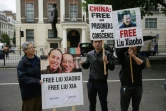 Photos du dissident Liu Xiaobo sur des pancartes dans une manifestation à Londres le 1er juillet 2017