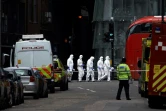 Des policiers de la scientifique relèvent des indices après un attentat à London Bridge, le 4 juin 207 à Londres