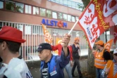Des manifestants devant le bâtiment d'Alstom, le 15 septembre 2016, à Belfort