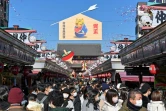 Décorations du Nouvel an dans le quartier du temple Sensoji à Tokyo, le 30 décembre 2021