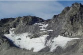 Trois prises de vue du  glacier Pizol, évaporé sous l'effet du réchauffement climatique, datant de haut en bas de 2006, 2017 et 2019, sur la commune de Mels en Suisse