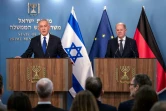 Le Premier ministre israélien Benjamin Netanyahu (gauche) s'exprime lors d'une conférence de presse avec le chancelier allemand Olaf Scholz, le 17 mars 2024 à Jérusalem