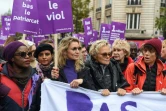 L'actrice Alexandra Lamy (C-G), l'humoriste Muriel Robin (C-D) et l'ancienne ministre de l'Education  Najat Vallaud-Belkacem (2eG) participent le 23 novembre 2019 à Paris à la manifestation contre les violences sexistes et sexuelles