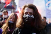 Des femmes participant à une manifestation pour réclamer plus de droits pour les femmes à Paris, le 7 mars 2021