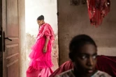 Des mannequins vêtues de  tenue traditionnelle des Signares à Saint Louis, au Sénégal, le 10 août 2021