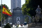 Le drapeau espagnol en berne le 27 mai 2020 à Madrid, pendant la période de deuil en mémoire des personnes décédées du Covid-19 