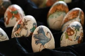 L'artiste hongroise Tunde Csuhaj entretient l'artisanat ancestral de la décoration des ?ufs de Pâques en Europe, à Szekszard en Hongrie le 29 mars 2021