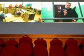 L'opposant russe Alexeï Navalny témoigne via un lien vidéo lors d'une audience préliminaire dans le cadre d'un procès pour "extrémisme" dans un tribunal de Moscou, le 22 juin 2023