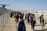 Des Afghans arrivent au Pakistan par le poste-frontière de Chaman, le 18 août 2021
