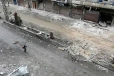 Un enfant syrien au milieu des destructions dans la localité de Hammouriyé dans la Gouta orientale, le 22 février 2018