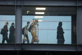 Des passagers rapatriés d'Afghanistan arrivent à l'aéroport de Roissy, le 18 août 2021