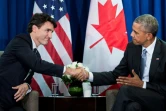 Le Premier ministre canadien Justin Trudeau (G) et le président américain Barack Obama se serrent la main lors d'un sommet à Lima le 20 novembre 2016