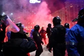 La police anti-émeute roumaine affronte des manifestants à Bucarest le 1er février 2017