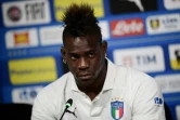 Mario Balotelli sous les couleurs de l'équipe nationale d'Italie en conférence de presse à la veille d'un match amical contre les Pays-Bas, le 3 juin 2018 à Vinovo, près de Turin   