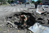 Après une frappe russe à Kharkiv, nord-est de l'Ukraine, le 22 juin 2024



A bomb technician works at the site of a destroyed residential building following an aerial bomb in the centre of Kharkiv, on June 22, 2024, amid the Russian invasion of Ukraine.