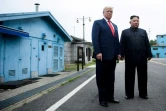 Le président américain Donald Trump et le dirigeant nord-coréen Kim Jong Un se tiennent dans la zone démilitarisée entre les deux Corées le 30 juin 2019 