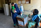 Une Afghane vient voter à Jalalabad le 28 septembre 2019