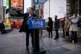 L'un des principaux candidats à la mairie de New York, Andrew Yang, donne une conférence de presse à Times Square le 9 mai 2021, après une fusillade qui a fait trois blessées sur ce haut lieu du tourisme new-yorkais