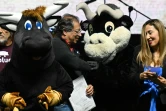 Le président colombien Gustavo Petro (C) lors de la signature de la loi "No Más Olé" sur la place Santamaría Toro à Bogota, le 22 juillet 2024