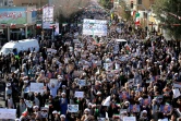 Des manifestants prorégime défilent dans la ville sainte iranienne de Qom, à 130 km au sud de Téhéran, le 3 janvier 2018 