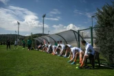 Les joueurs du Shakhtar Donetsk se préparent pour un entraînement, le 13 avril 2022 à Istanbul, lors d'une tournée de matches amicaux destinée à lever des fonds pour venir en aide notamment aux orphelins de la guerre en Ukraine