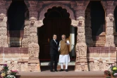 Le Premier ministre indien Narendra Modi (D) accueille le président français Emmanuel Macron pour le sommet fondateur de l'Alliance solaire internationale à New Delhi, le 11 mars 2018