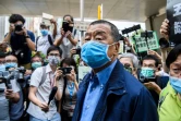 Le patron de presse hongkongais Jimmy Lai (c) arrive devant un tribunal pour des faits relatifs aux protestations de 2019, à Hong Kong, le 18 mai 2020