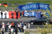 Des supporteurs du mouvement "Pulse of Europe", rassemblés pour assister à l'arrivée d'Emmanuel Macron, à Berlin le 15 mai 2017