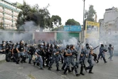 La police anti-émeute à Beyrouth face aux  manifestants protestant contre la France, le 30 octobre 2020 