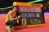 Armand Duplantis immortalise son record du monde de saut à la perche aux Mondiaux de Belgrade, le 20 mars 2022  