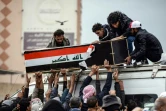 Des manifestants portent le cercueil d'un des leurs, tué durant les rassemblements contre le pouvoir, le 28 novembre 2019 à Najaf, au sud de Bagdad