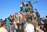 Des Palestiniens protestent après la destruction d'un poste d'observation du Hamas près de Khan Younis le 20 juillet 2018